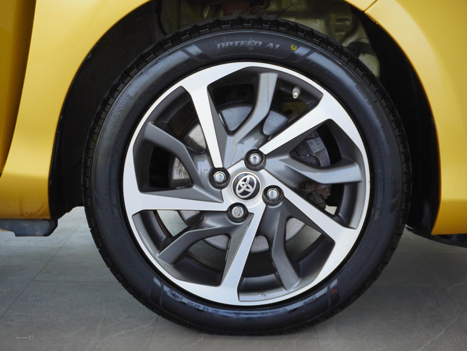 Jan 2019 Toyota Yaris 1.5 Hybrid Y20 5dr CVT [Bi-tone]