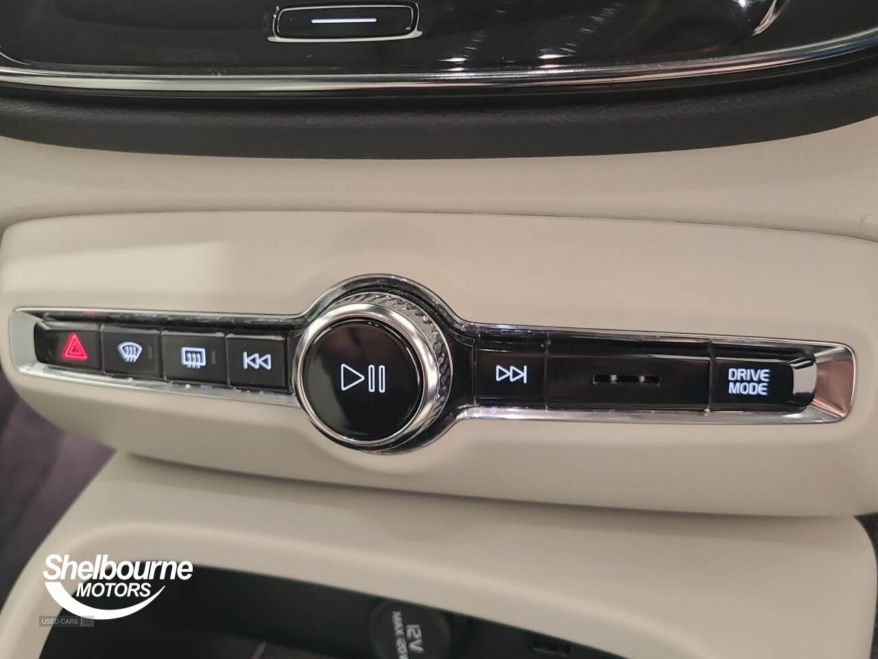 Nov 2020 Volvo XC40 2.0 B4P Inscription 5dr AWD Auto
