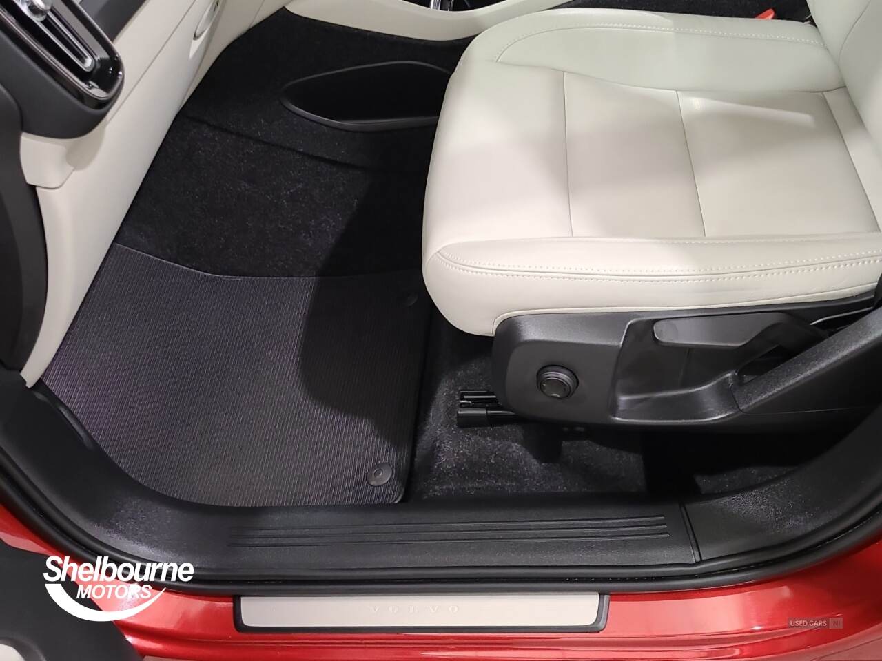 Nov 2020 Volvo XC40 2.0 B4P Inscription 5dr AWD Auto