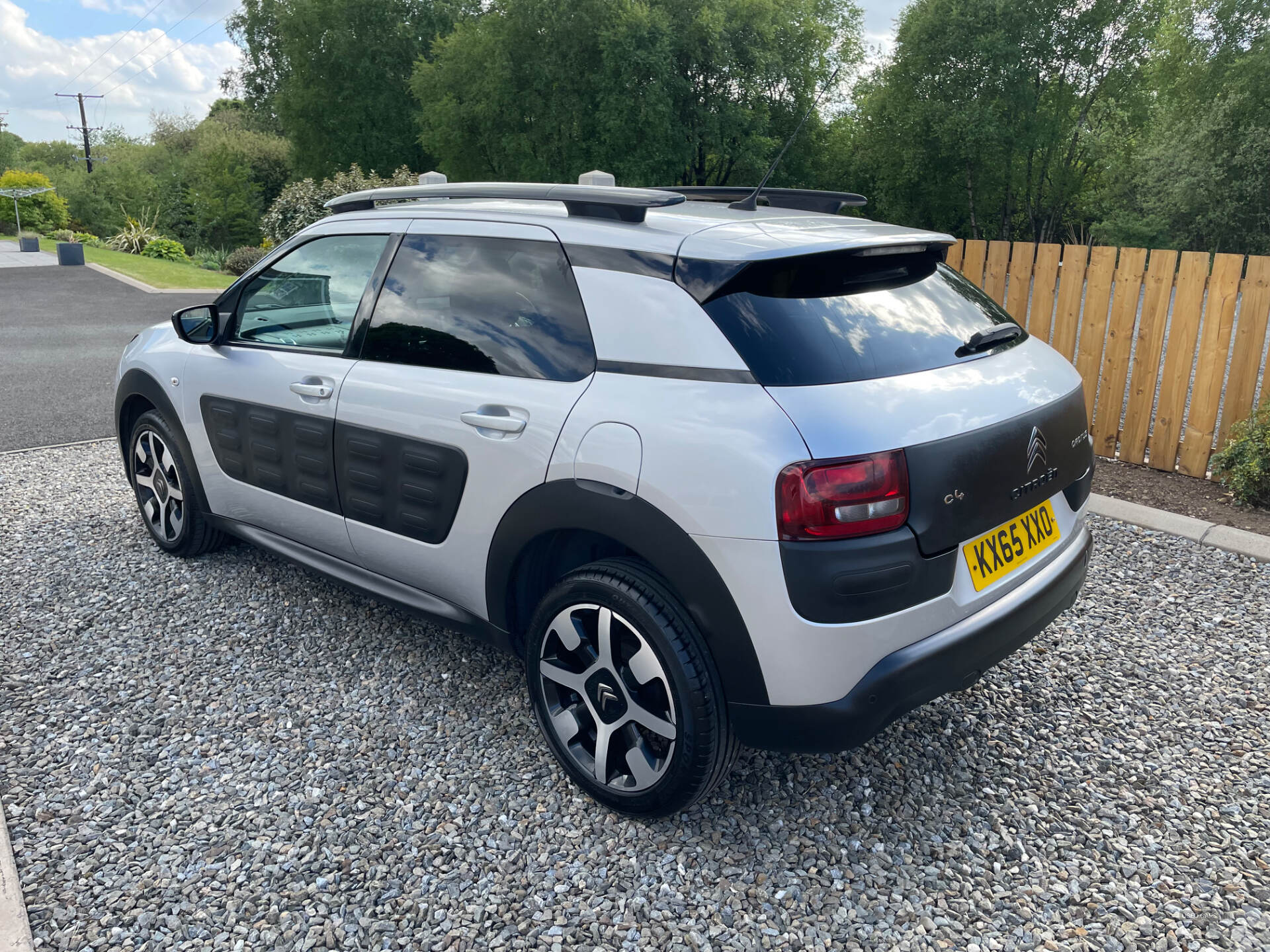 Sep 2015 Citroen C4 Cactus 1.6 BlueHDi Flair 5dr