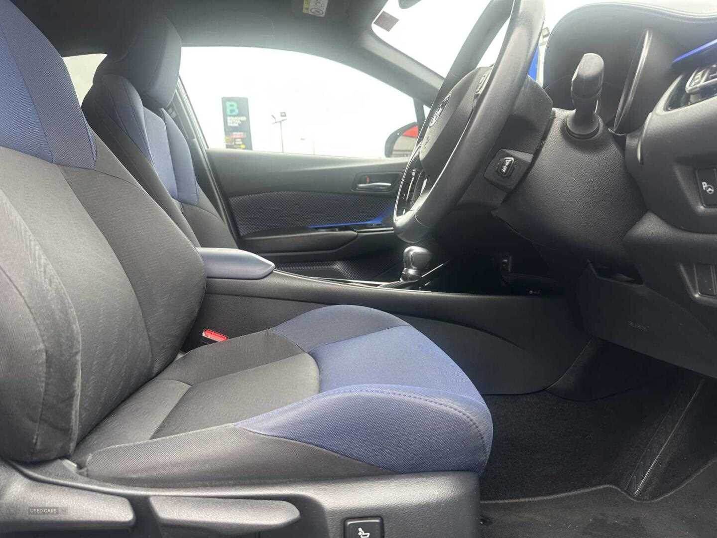 May 2018 Toyota C-HR 1.8 Hybrid Dynamic 5dr CVT