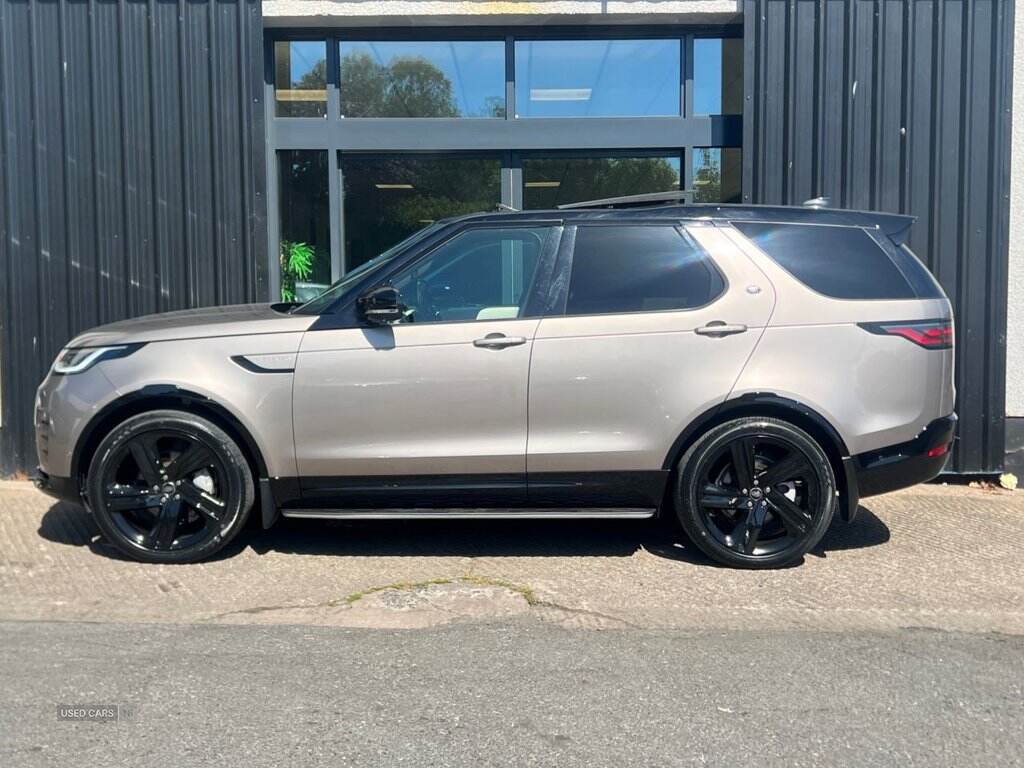 Mar 2023 Land Rover Discovery 3.0 D300 R-Dynamic SE 5dr Auto