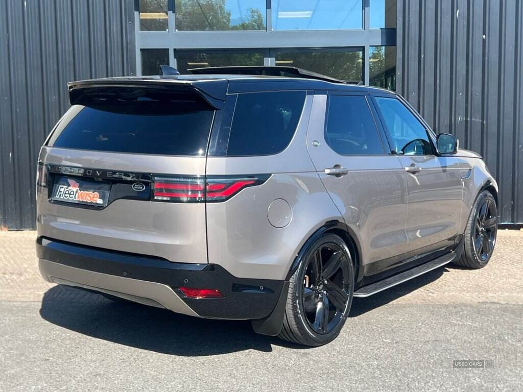 Mar 2023 Land Rover Discovery 3.0 D300 R-Dynamic SE 5dr Auto