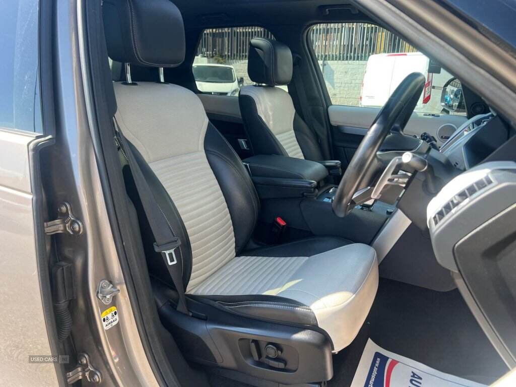 Mar 2023 Land Rover Discovery 3.0 D300 R-Dynamic SE 5dr Auto