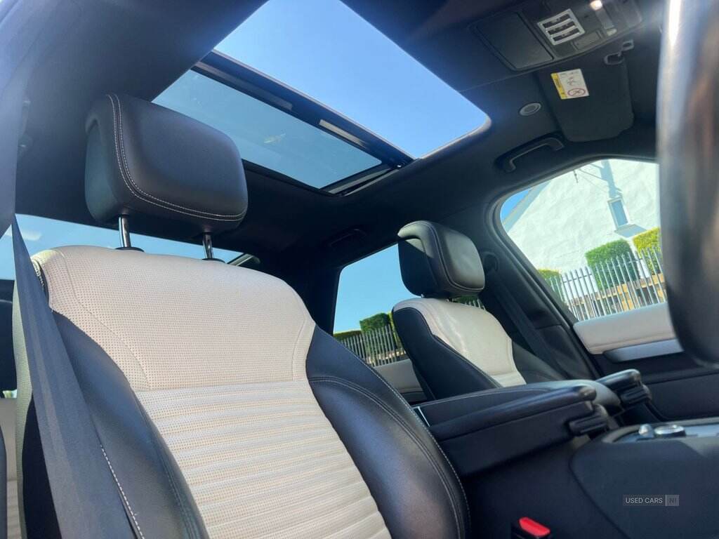 Mar 2023 Land Rover Discovery 3.0 D300 R-Dynamic SE 5dr Auto