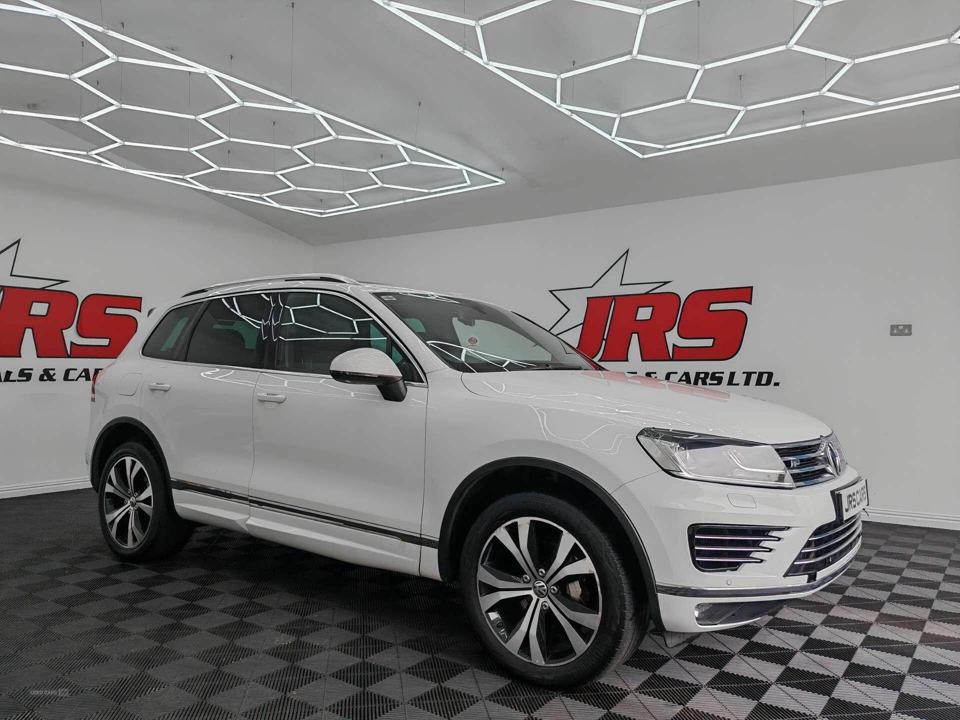 Feb 2016 Volkswagen Touareg 3.0 V6 TDI BlueMotion Tech 262 R-Line 5dr Tip Auto