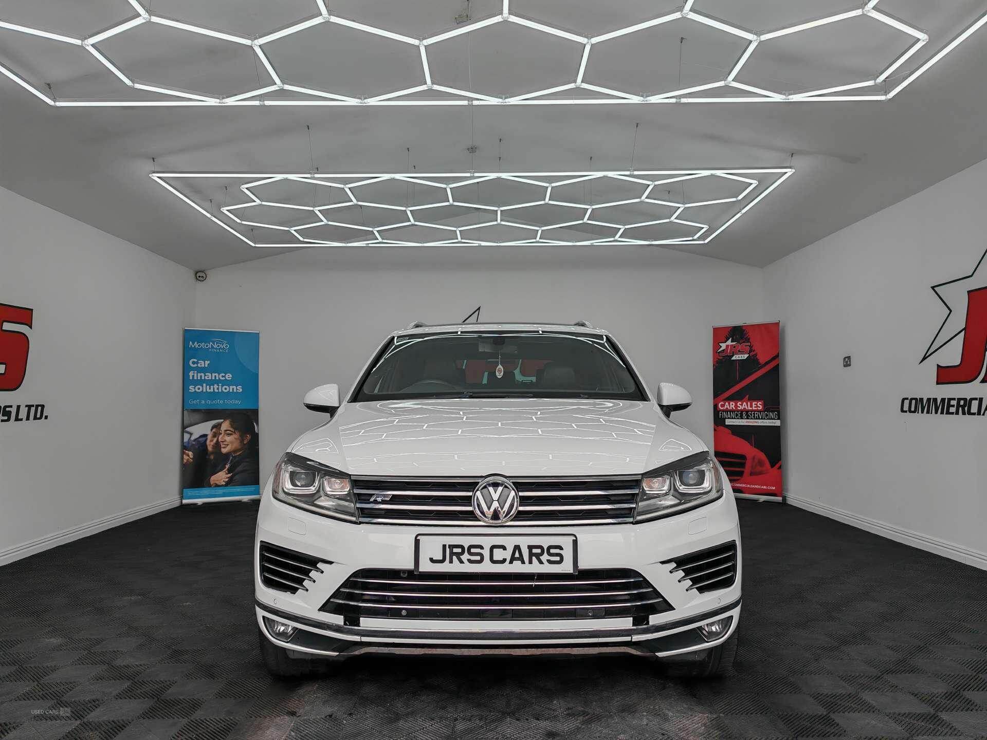 Feb 2016 Volkswagen Touareg 3.0 V6 TDI BlueMotion Tech 262 R-Line 5dr Tip Auto