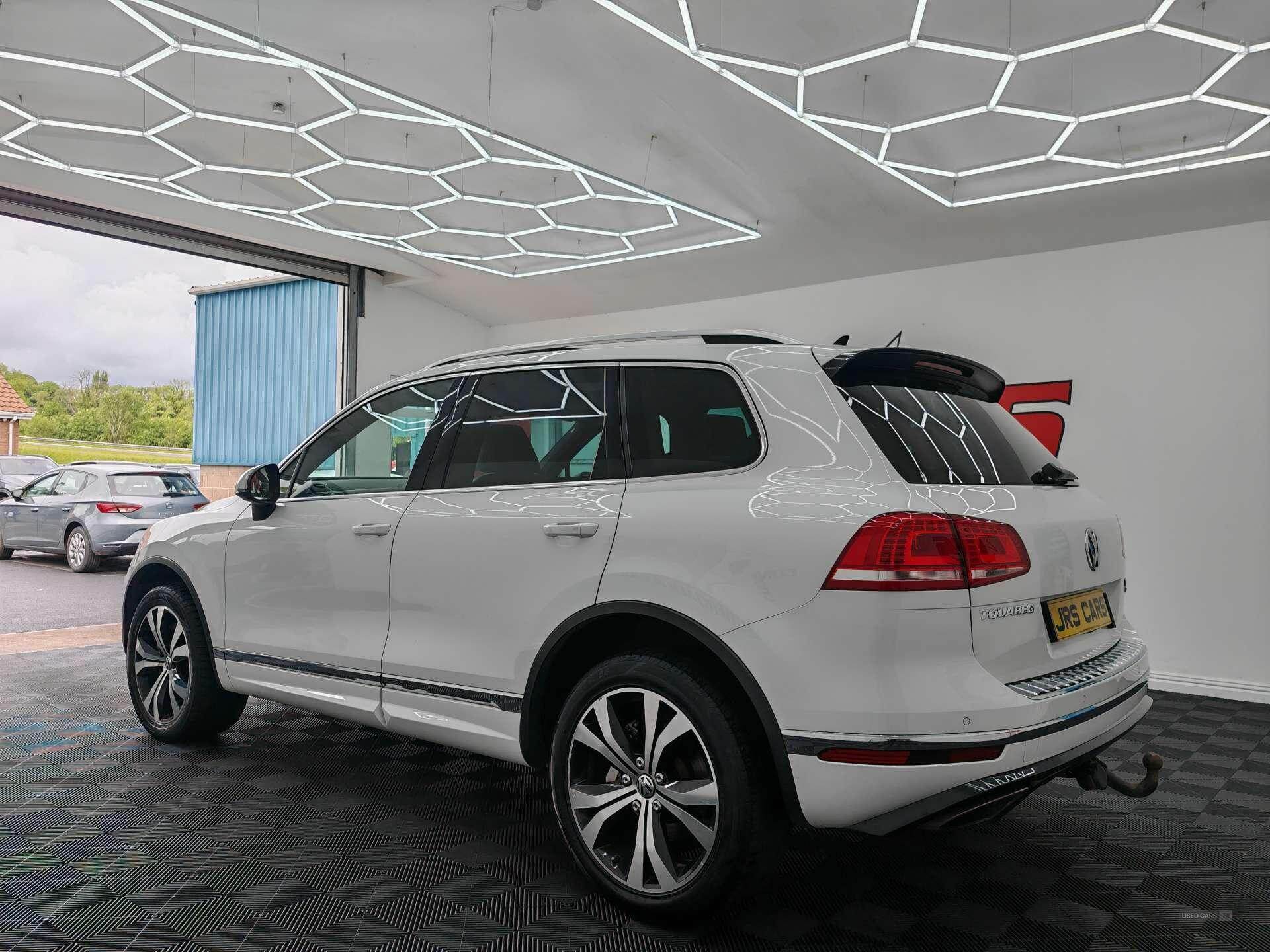 Feb 2016 Volkswagen Touareg 3.0 V6 TDI BlueMotion Tech 262 R-Line 5dr Tip Auto