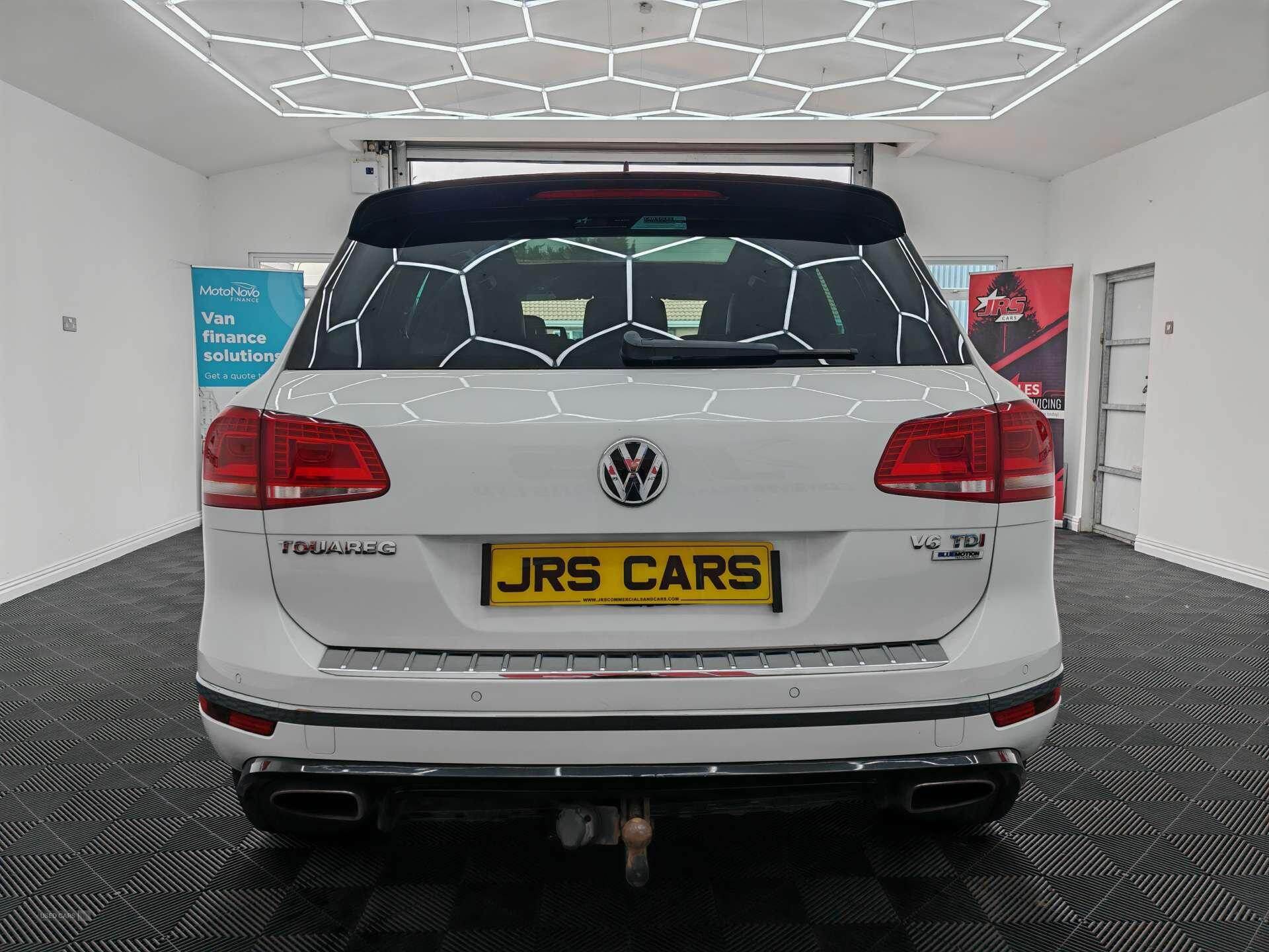 Feb 2016 Volkswagen Touareg 3.0 V6 TDI BlueMotion Tech 262 R-Line 5dr Tip Auto
