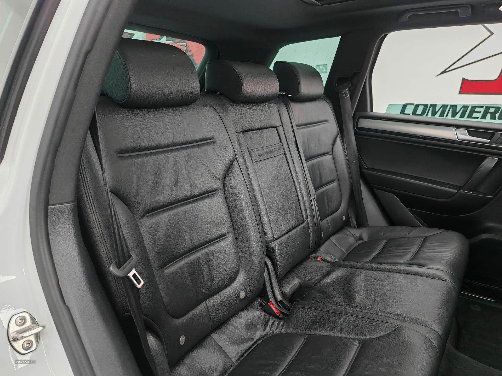 Feb 2016 Volkswagen Touareg 3.0 V6 TDI BlueMotion Tech 262 R-Line 5dr Tip Auto