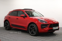 Porsche Macan T in Down