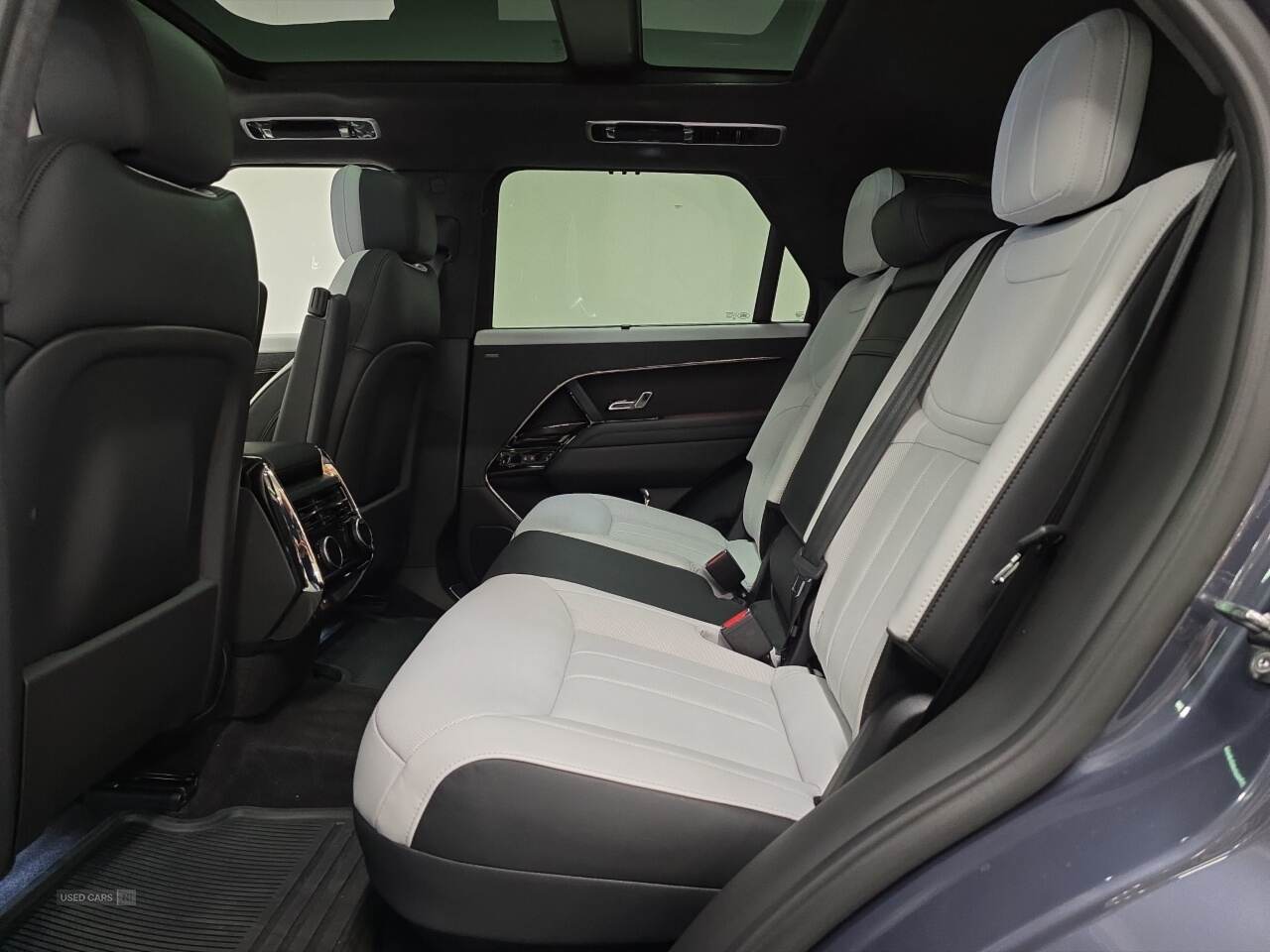 Oct 2024 Land Rover Range Rover Sport 3.0 P460e Autobiography 5dr Auto