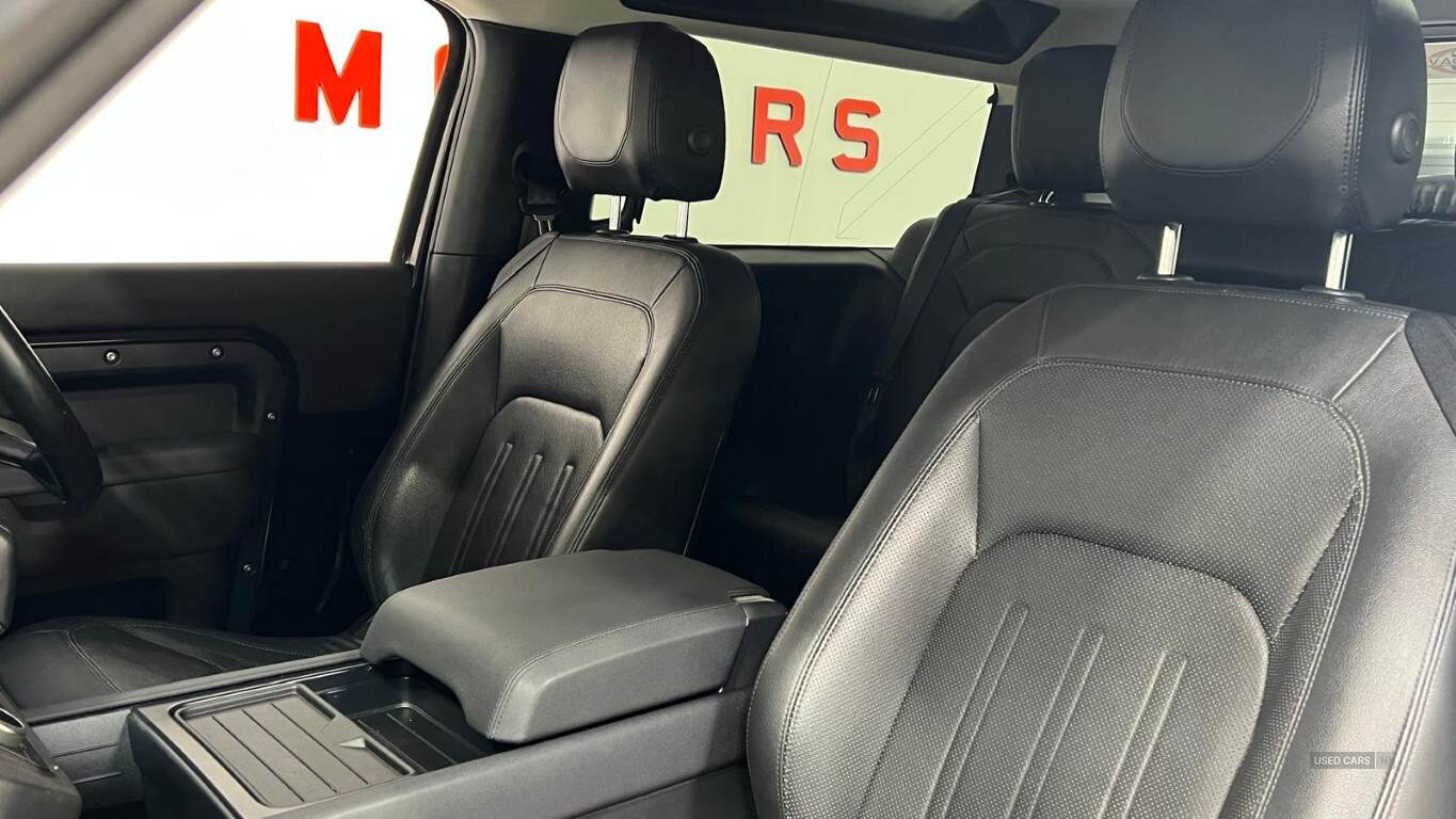 Mar 2021 Land Rover Defender 3.0 D250 SE 90 3dr Auto