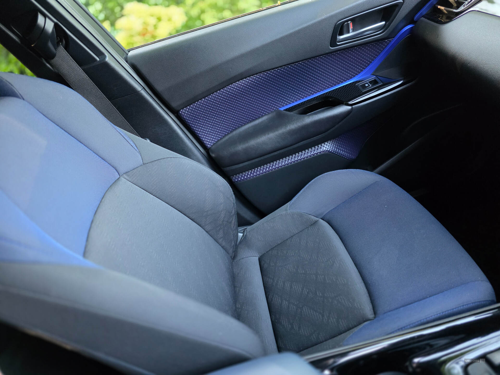 May 2017 Toyota C-HR 1.8 Hybrid Dynamic 5dr CVT