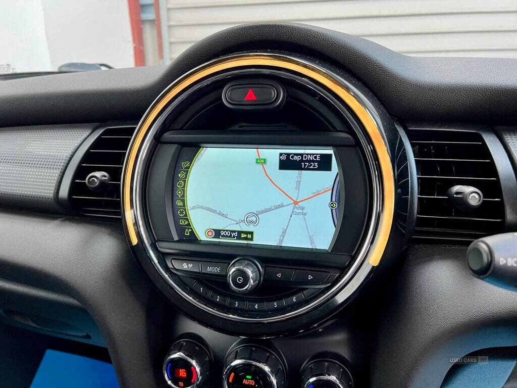 Feb 2016 MINI Hatch 1.5 Cooper 3dr Auto