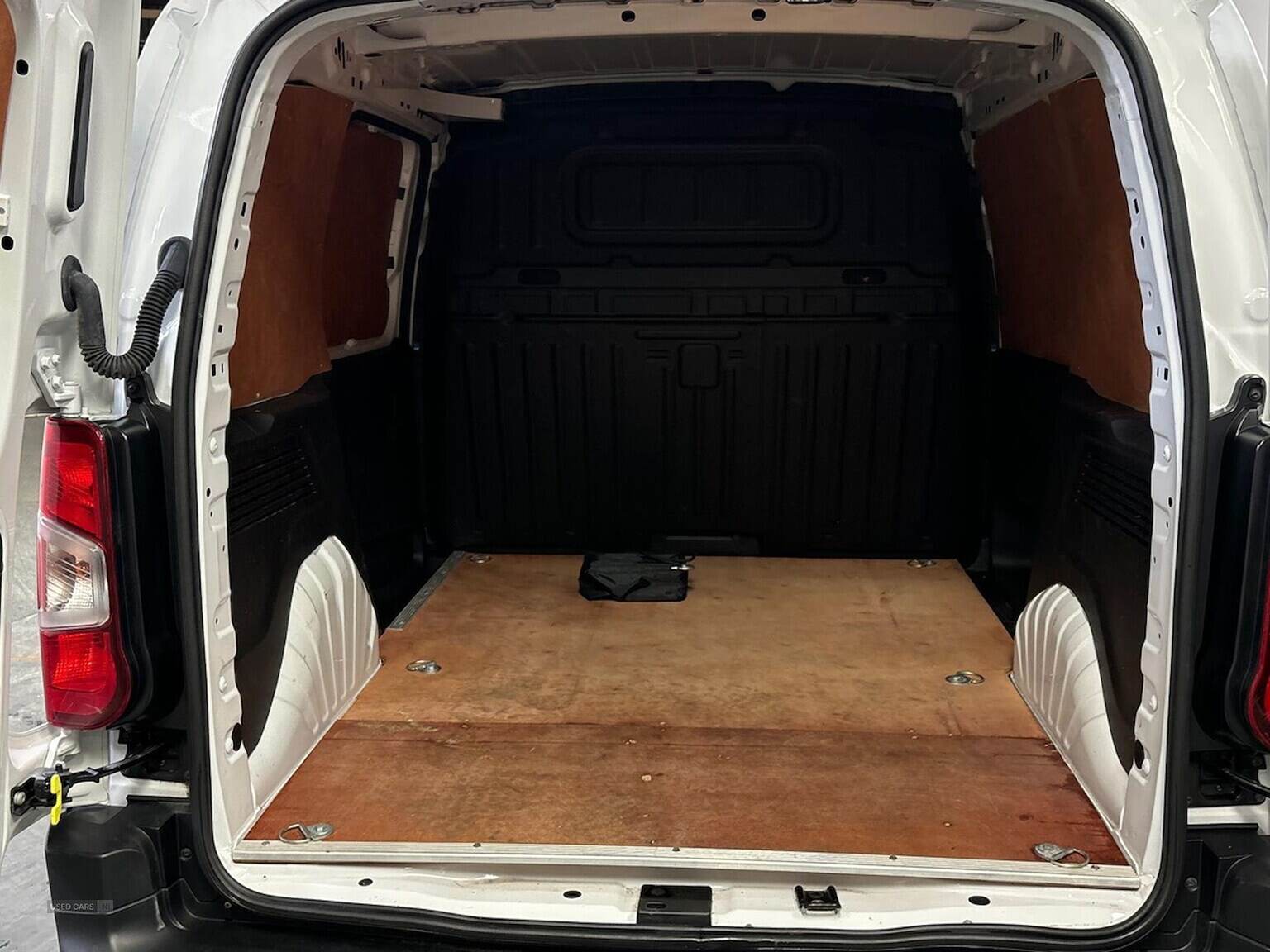 Sep 2022 Vauxhall Combo CARGO 2000 1.5 Turbo D 100Ps H1 Dynamic Van [6 Speed]
