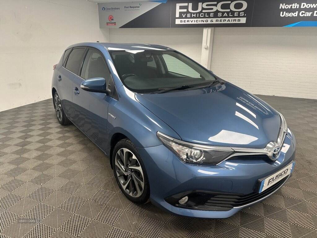 Sep 2015 Toyota Auris 1.8 Hybrid Design 5dr CVT