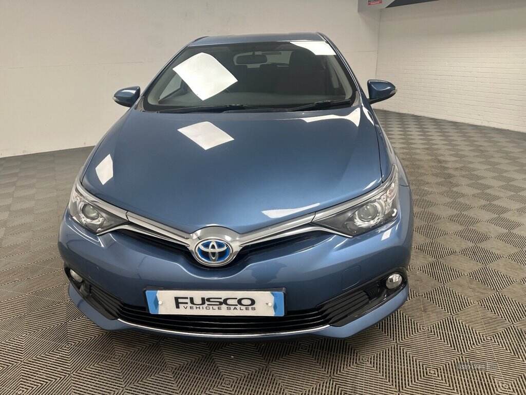 Sep 2015 Toyota Auris 1.8 Hybrid Design 5dr CVT