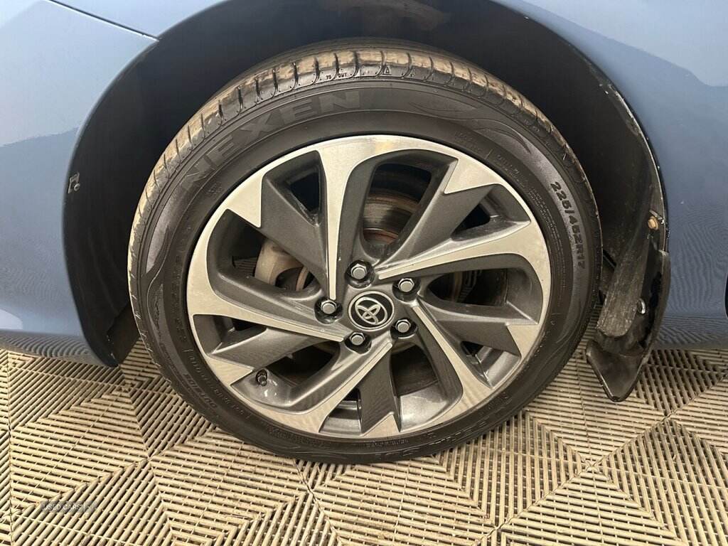 Sep 2015 Toyota Auris 1.8 Hybrid Design 5dr CVT