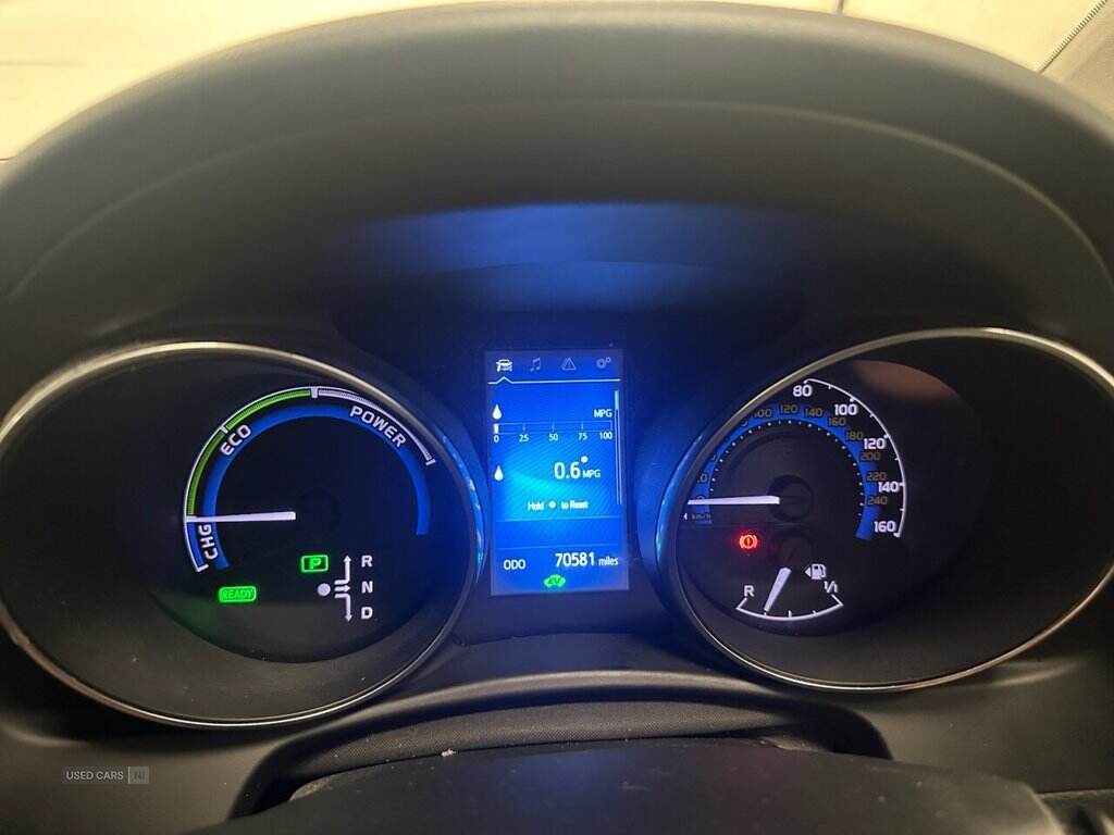 Sep 2015 Toyota Auris 1.8 Hybrid Design 5dr CVT