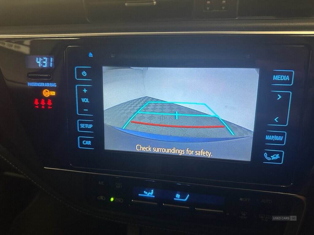 Sep 2015 Toyota Auris 1.8 Hybrid Design 5dr CVT