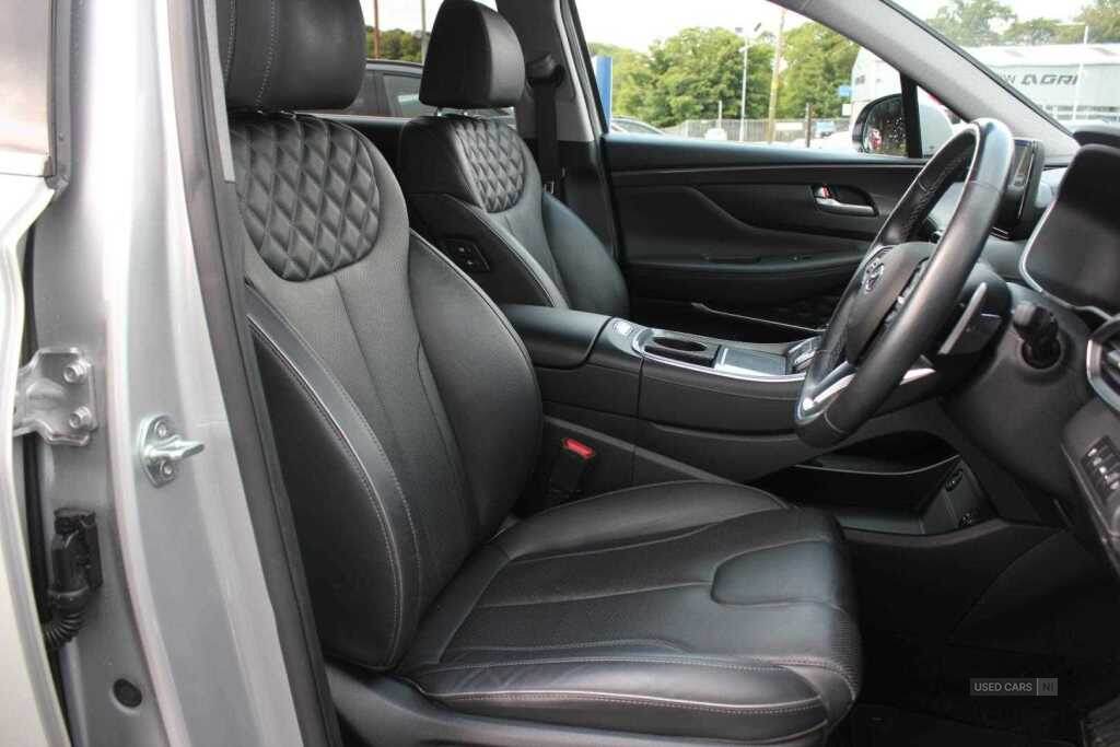 Apr 2022 Hyundai Santa Fe 1.6 TGDi Hybrid Premium 5dr Auto
