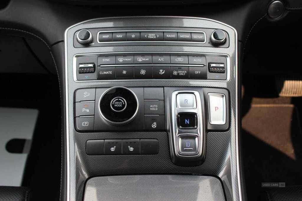 Apr 2022 Hyundai Santa Fe 1.6 TGDi Hybrid Premium 5dr Auto