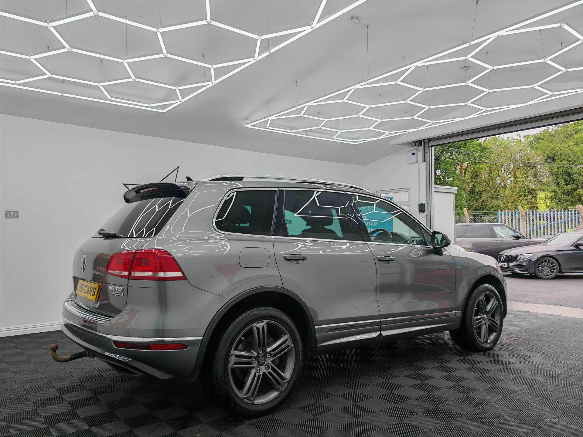 Jan 2016 Volkswagen Touareg 3.0 V6 TDI BlueMotion Tech 262 R-Line 5dr Tip Auto