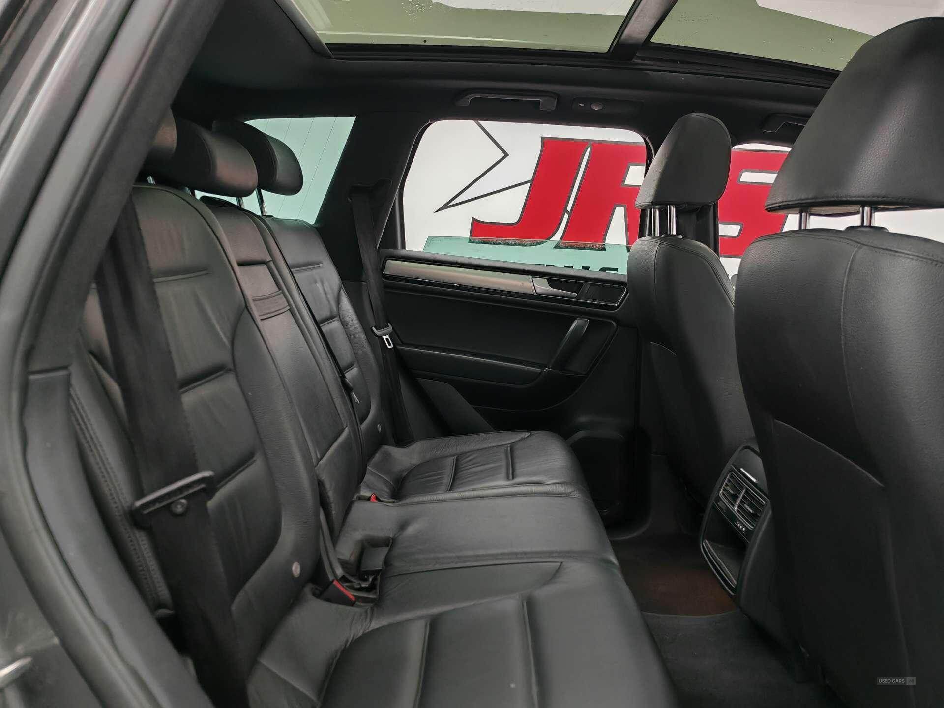 Jan 2016 Volkswagen Touareg 3.0 V6 TDI BlueMotion Tech 262 R-Line 5dr Tip Auto