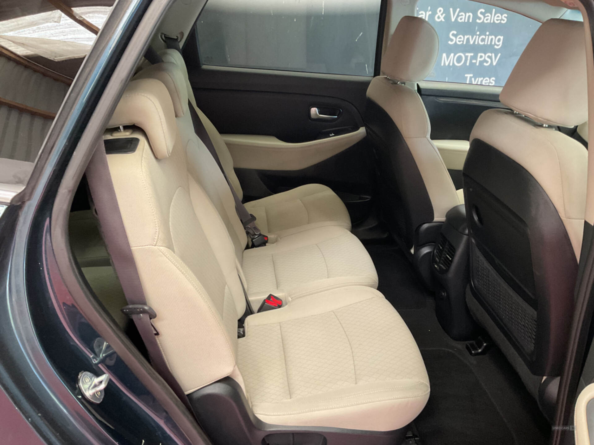 Kia Carens DIESEL ESTATE in Antrim