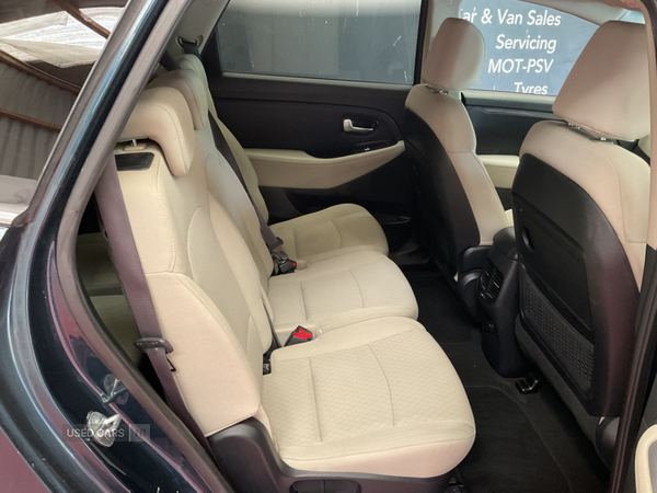 Kia Carens DIESEL ESTATE in Antrim