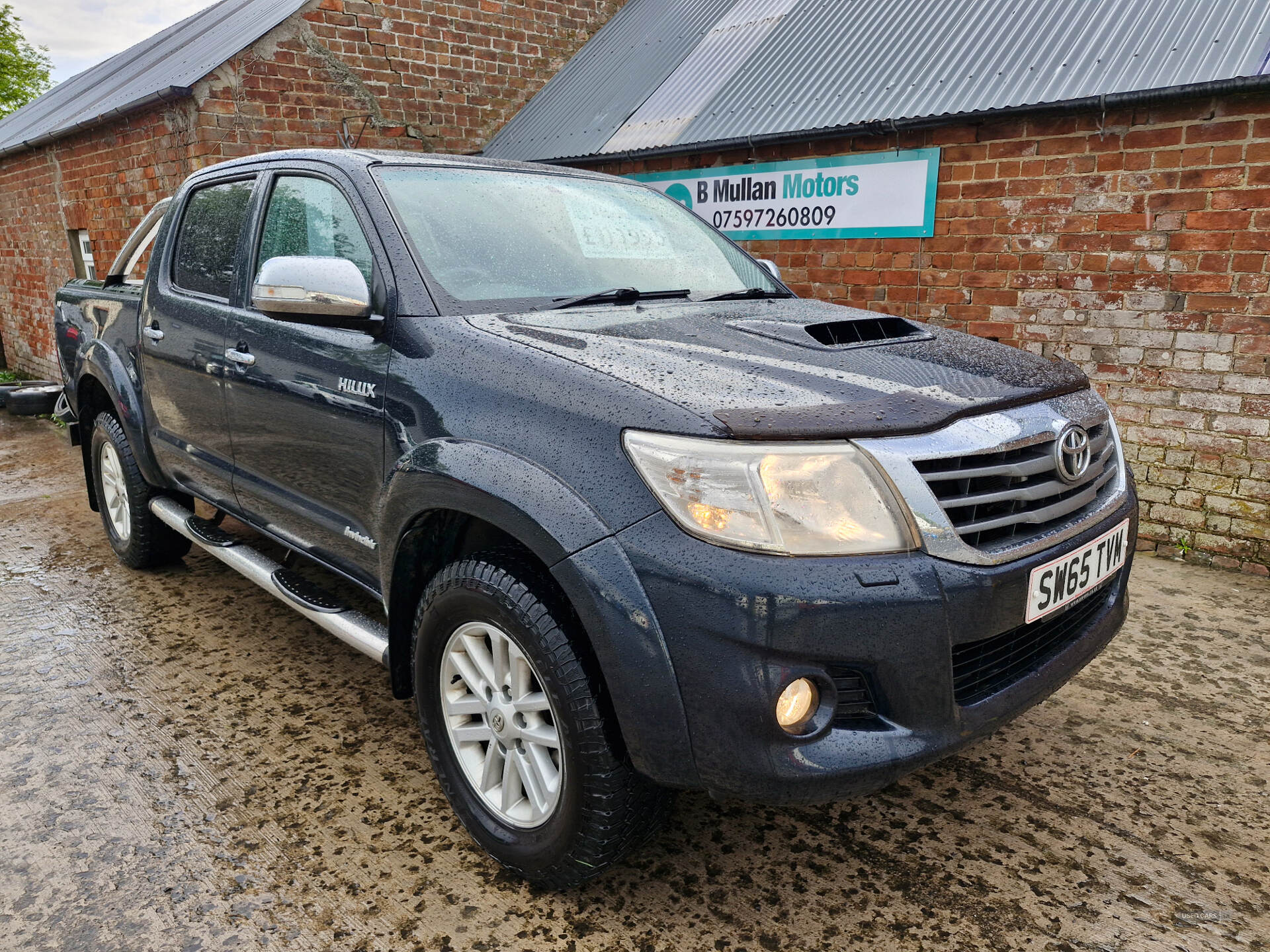Sep 2015 Toyota Hilux Invincible D/Cab Pick Up 3.0 D-4D 4WD 171