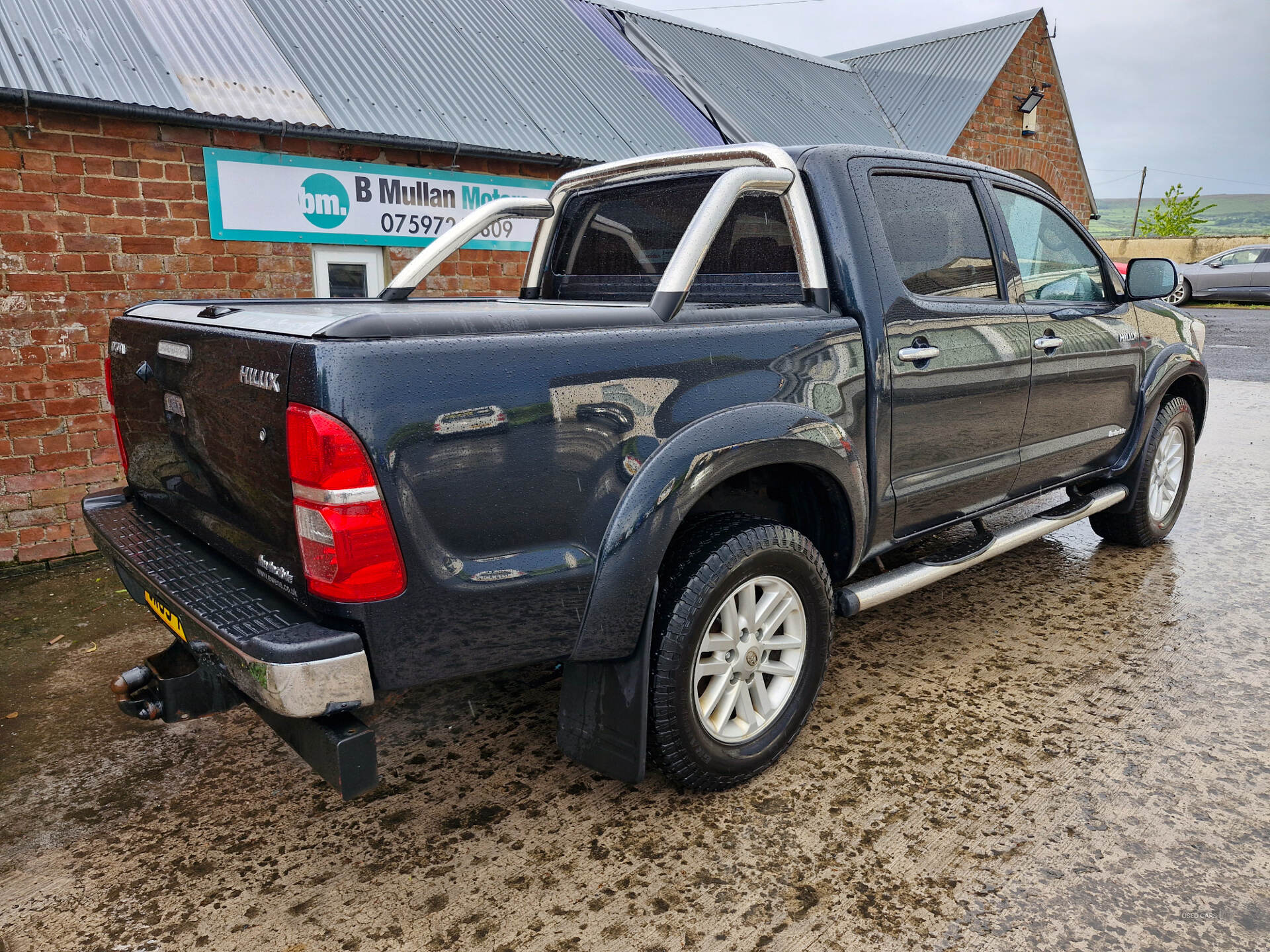 Sep 2015 Toyota Hilux Invincible D/Cab Pick Up 3.0 D-4D 4WD 171