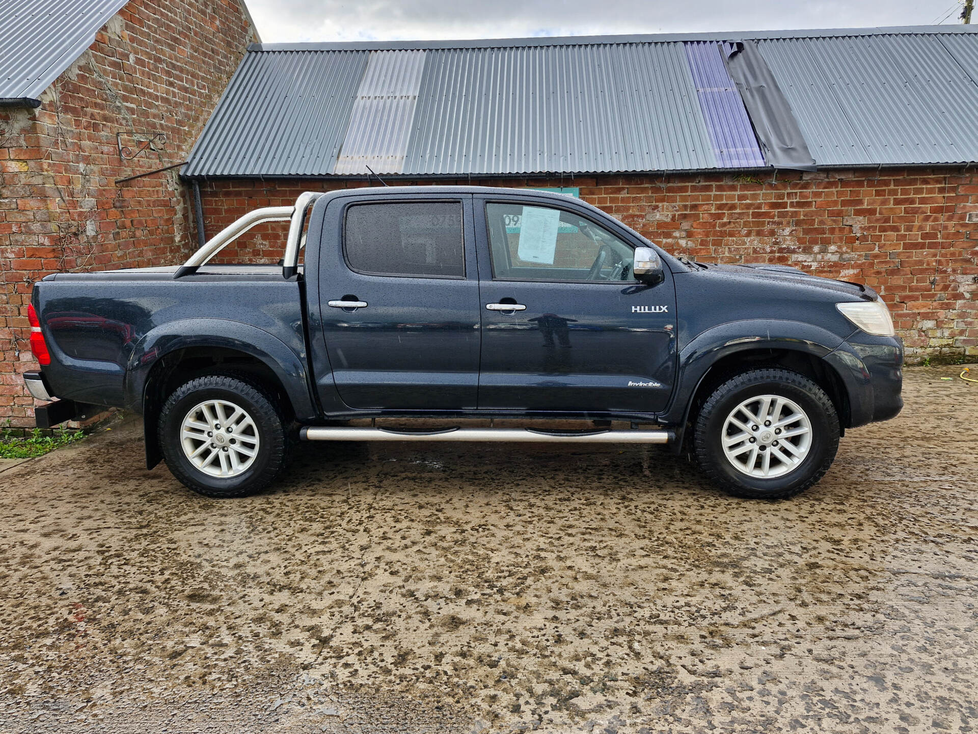 Sep 2015 Toyota Hilux Invincible D/Cab Pick Up 3.0 D-4D 4WD 171