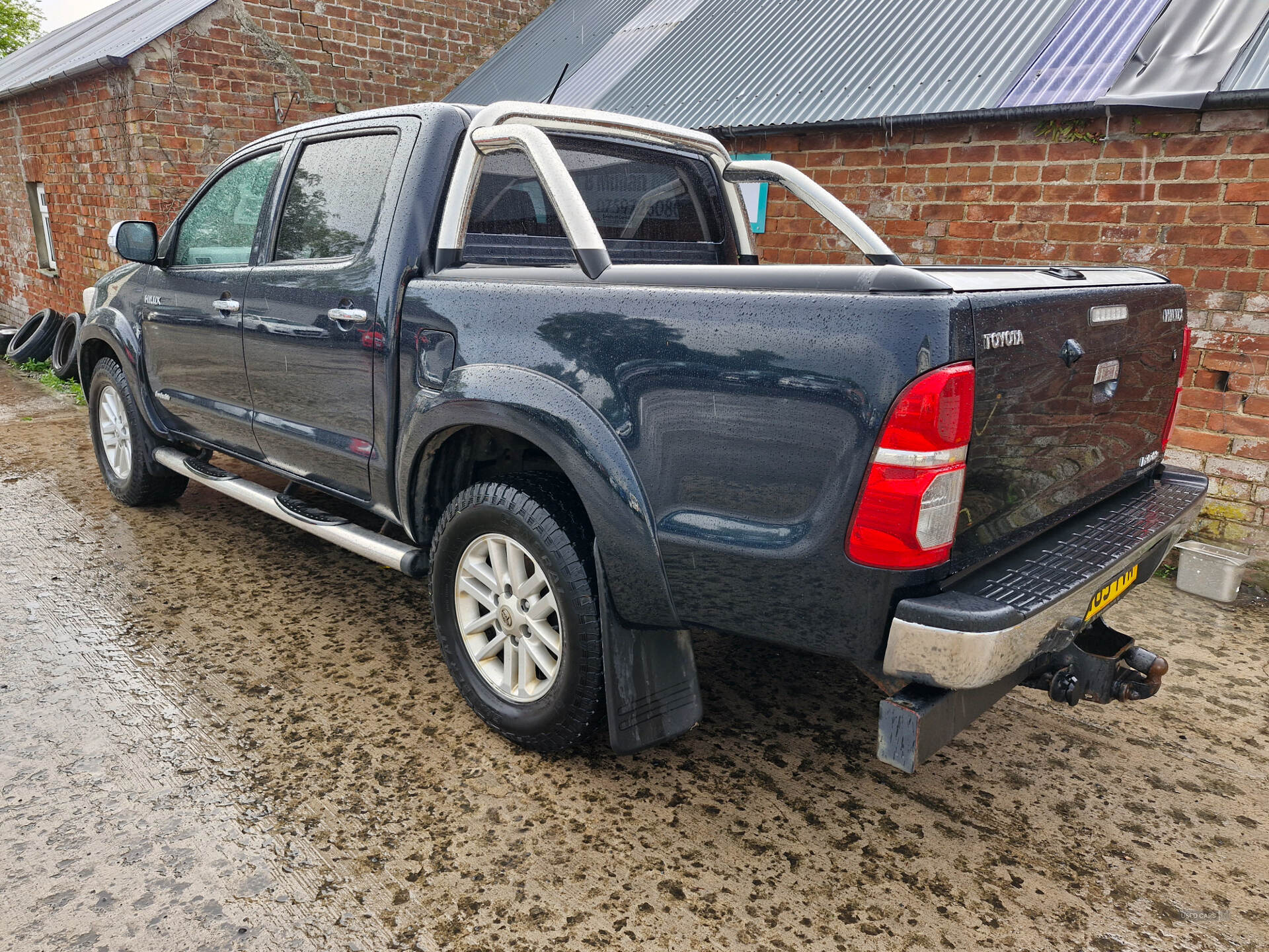 Sep 2015 Toyota Hilux Invincible D/Cab Pick Up 3.0 D-4D 4WD 171