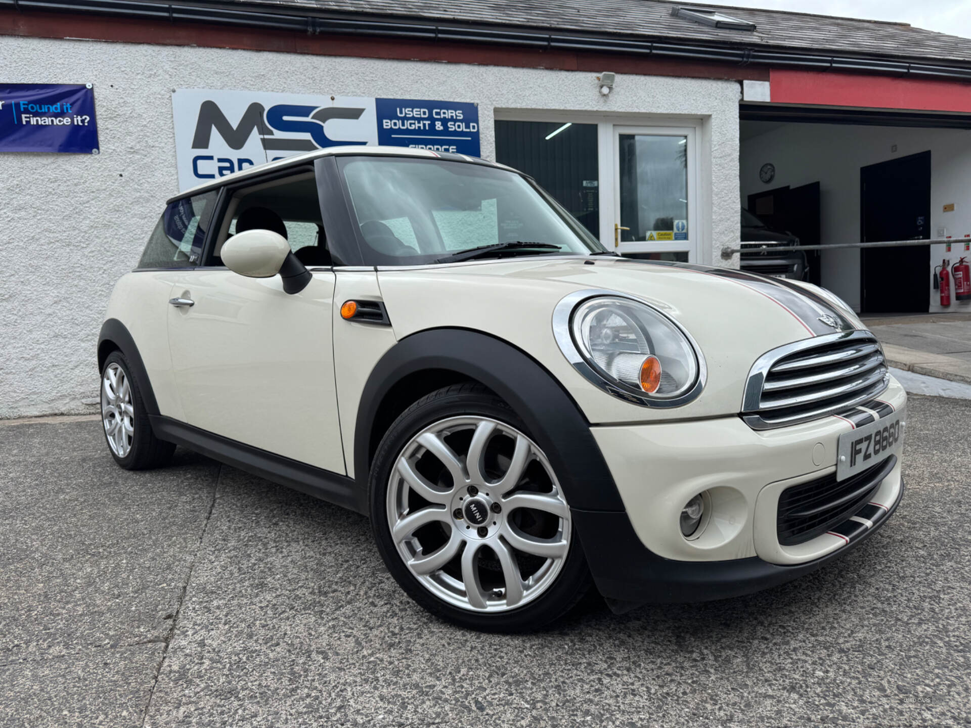 MINI Hatch in Down
