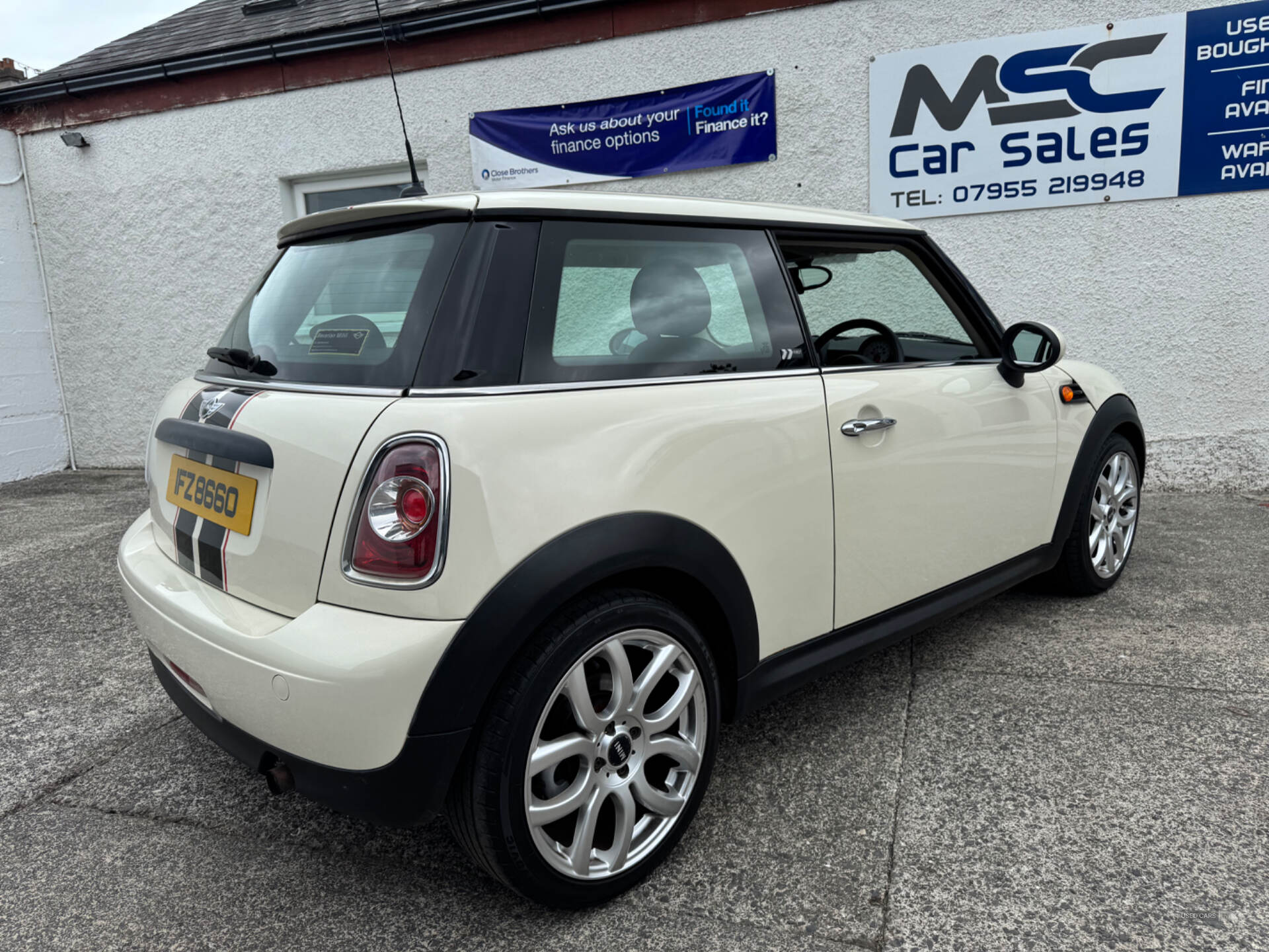 MINI Hatch in Down