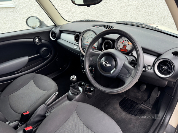 MINI Hatch in Down