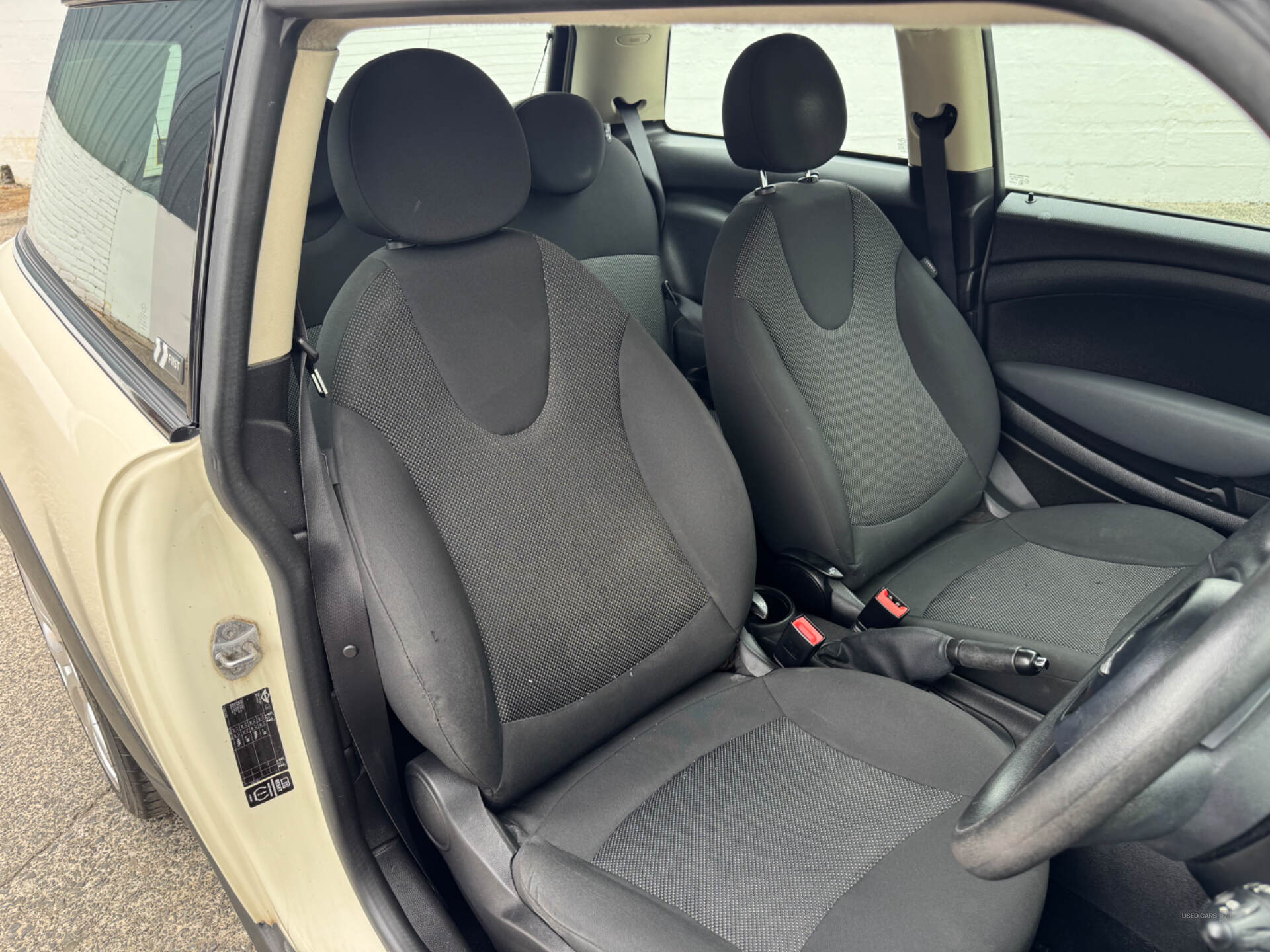 MINI Hatch in Down