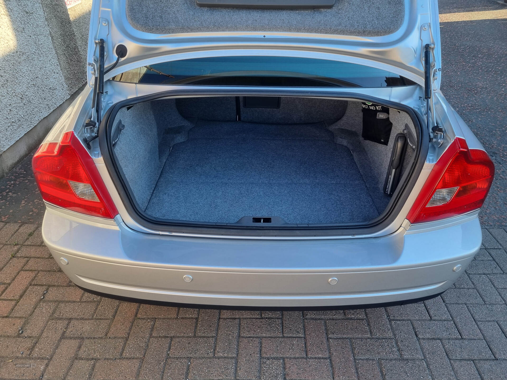 Feb 2006 Volvo S80 2.4 D5 SE Lux 4dr Auto