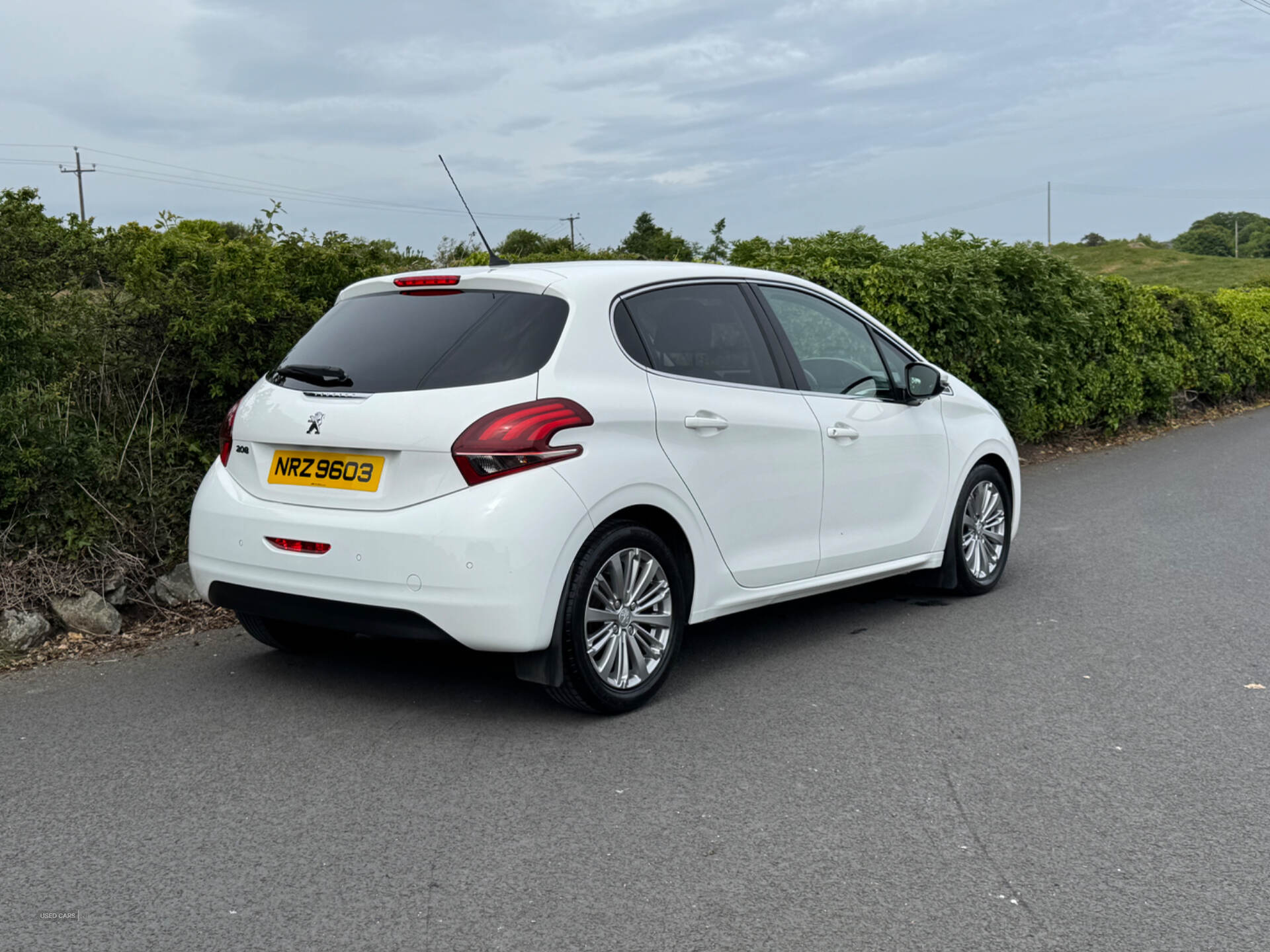 Peugeot 208 HATCHBACK in Down