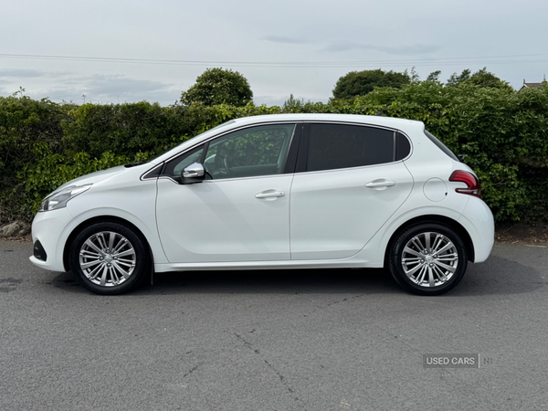 Peugeot 208 HATCHBACK in Down