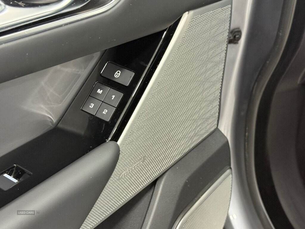 Mar 2020 Land Rover Range Rover Velar 3.0 D300 R-Dynamic HSE 5dr Auto