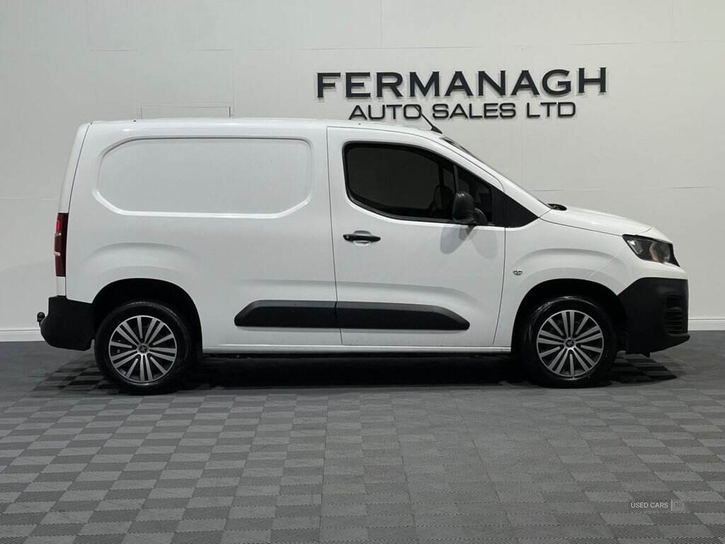 Jan 2021 Peugeot Partner 1000 1.5 BlueHDi 100 Professional Van