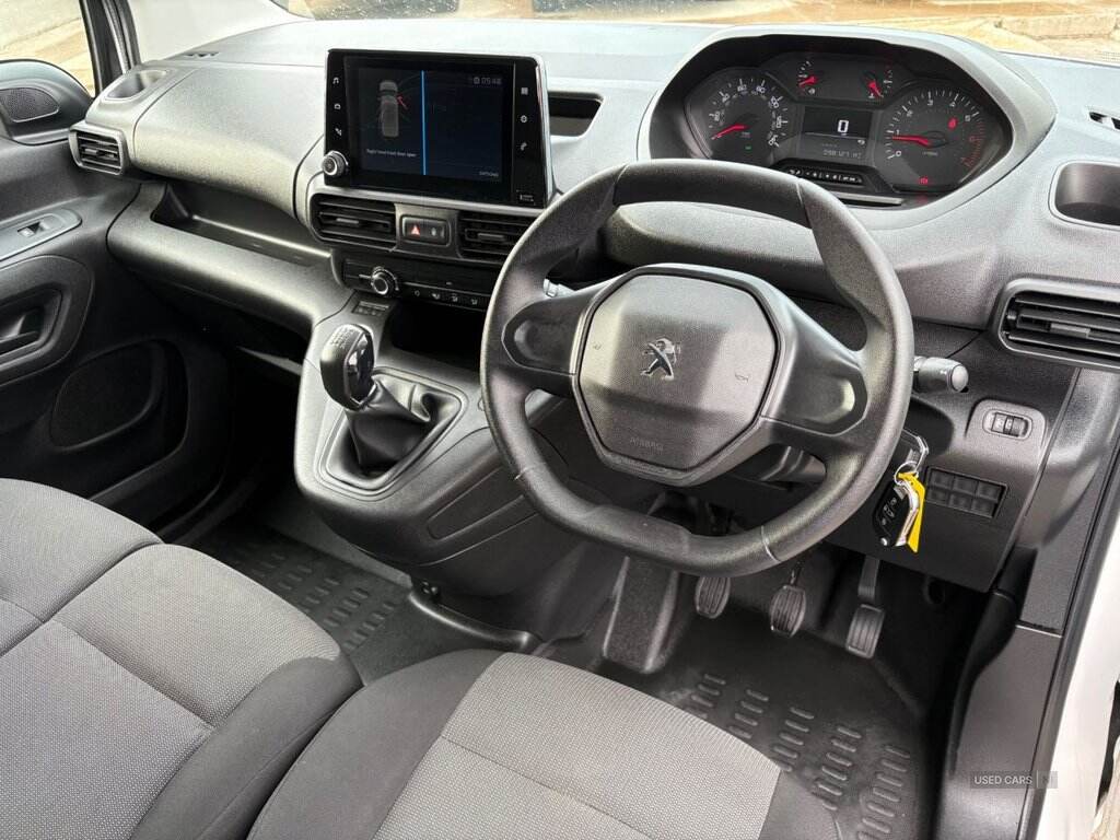 Jan 2021 Peugeot Partner 1000 1.5 BlueHDi 100 Professional Van