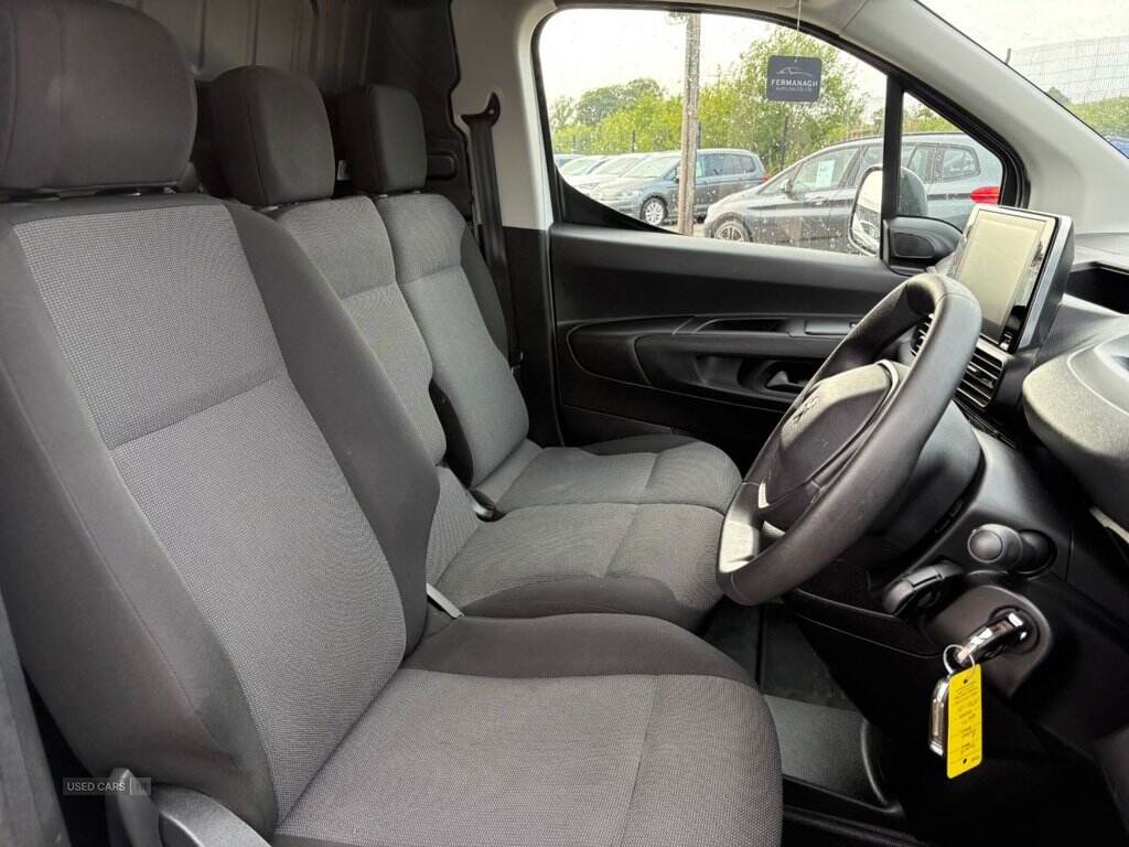 Jan 2021 Peugeot Partner 1000 1.5 BlueHDi 100 Professional Van