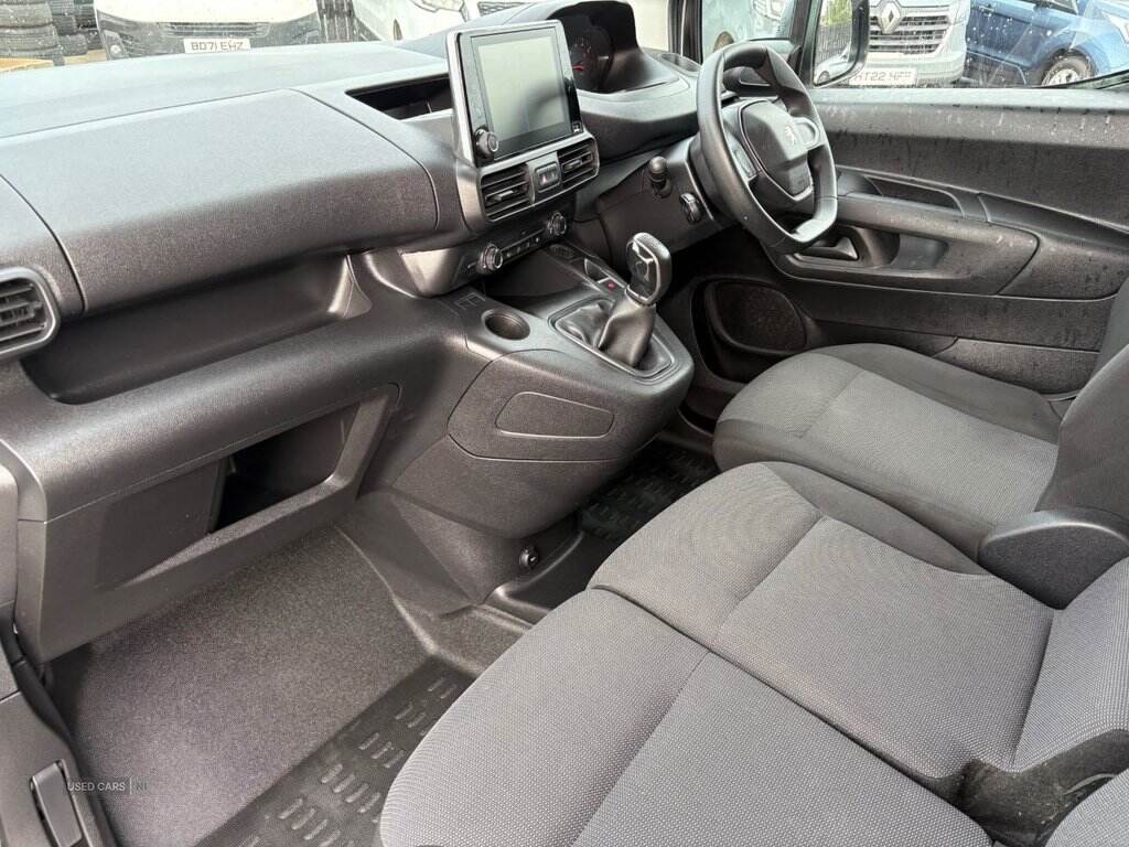 Jan 2021 Peugeot Partner 1000 1.5 BlueHDi 100 Professional Van