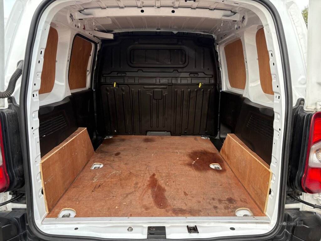 Jan 2021 Peugeot Partner 1000 1.5 BlueHDi 100 Professional Van