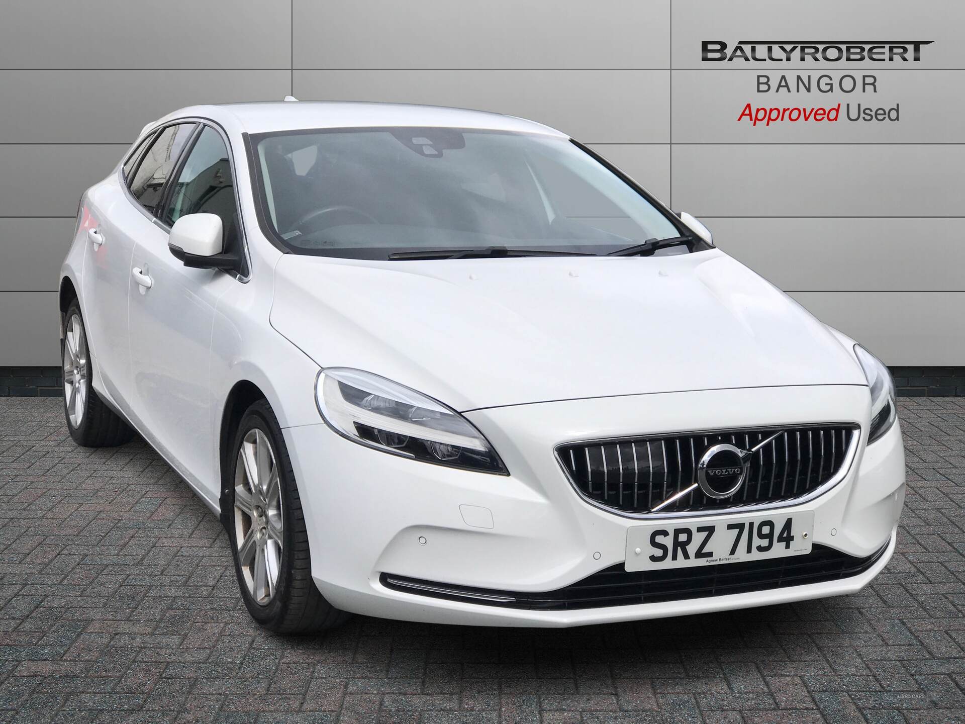 Apr 2017 Volvo V40 T3 [152] Inscription 5dr