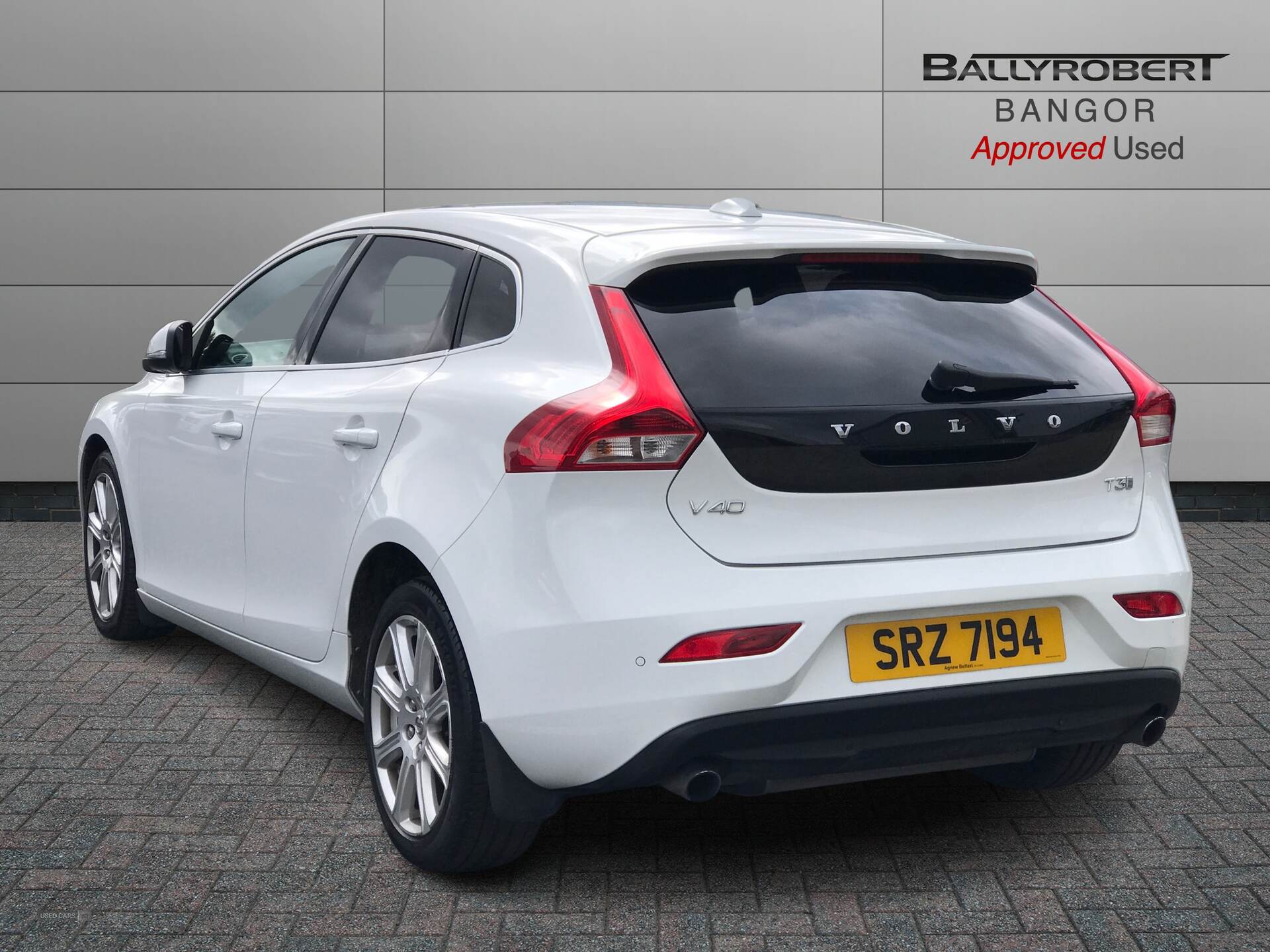 Apr 2017 Volvo V40 T3 [152] Inscription 5dr